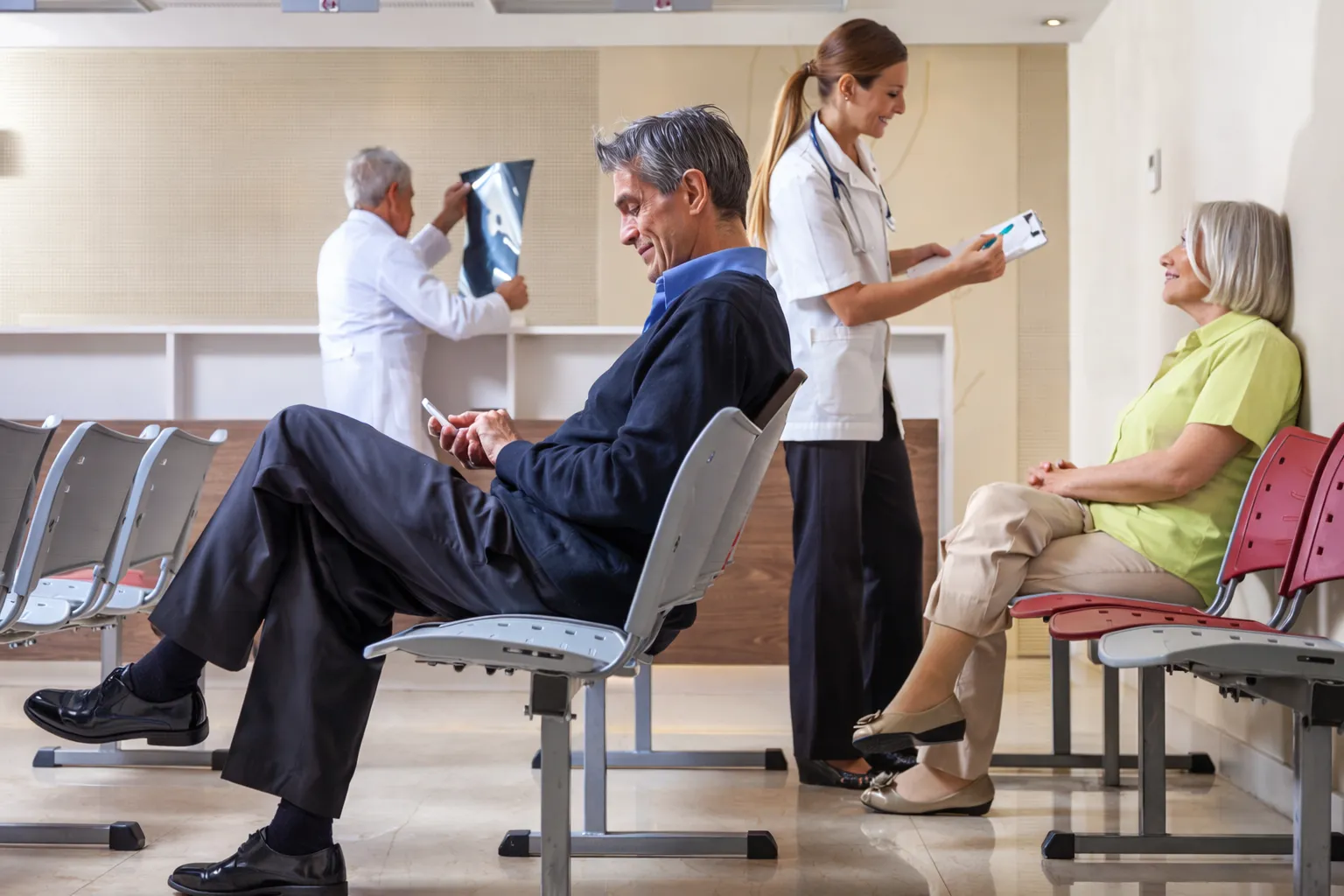 Wie lang sollte die Wartezeit trotz Termin maximal sein? Richtwerte und Praxis-Tipps