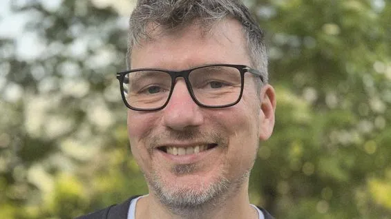 Vorschaubild zu Tobias Schertler, Diplom-Psychologe und approbierter Kinder- und Jugendlichenpsychotherapeut